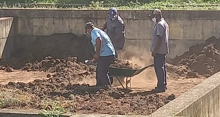 Leitos de secagem na ETE passaram por manutenção
